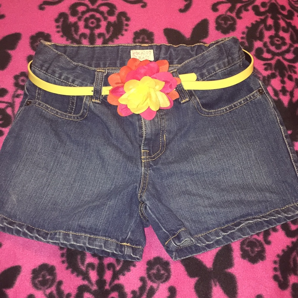 Denim shorts with flower belt.